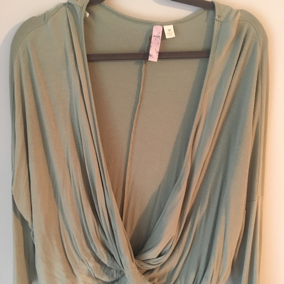 Alya Cross-front 3/4 Sleeve Tee - Picture 1 of 3